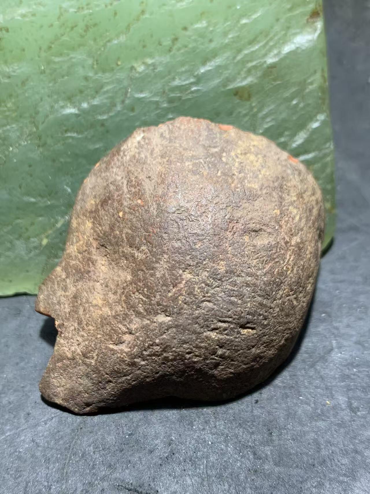 精美铁皮开窗料红白冰飘心南红玛瑙原石一颗