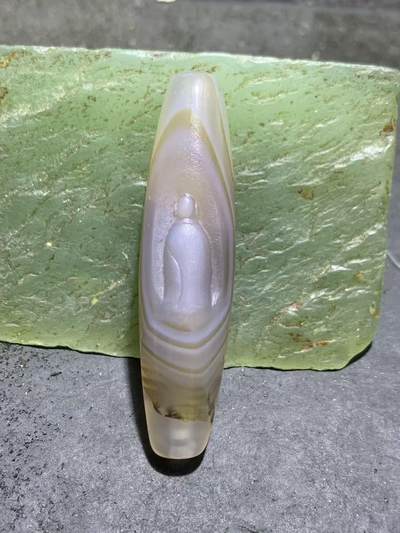 精美高玉化千层纹海洋玉髓手工俏色巧雕一心向佛意境桶珠一个！ - 精美高玉化千层纹海洋玉髓手工俏色巧雕一心向佛意境桶珠一个！