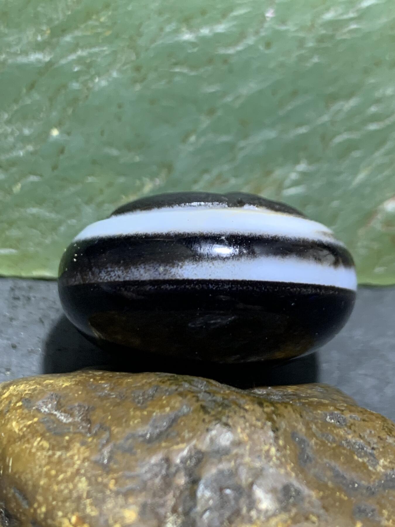 精品药师玛瑙手工雕刻仿古龙板珠（背云）一颗