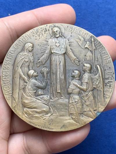 《竞宝斋》第420场 周日，周一，周二  3场连拍 （全场包邮） 1919年《圣心大教堂落成》青铜纪念章 90.15克 60mm 三角铜标 带盒