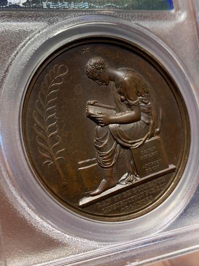 《竞宝斋》第420场 周日，周一，周二  3场连拍 （全场包邮） PCGS SP63 法国1902年拿破仑公共教育纪念铜章，40mm，拿皇文治武功，加厚盒装，巧克力包浆。