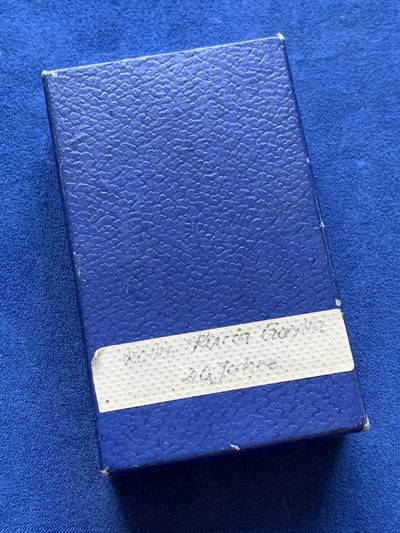 《竞宝斋》第420场 周日，周一，周二  3场连拍 （全场包邮） 东德金级矿工忠诚服务奖章，带略章和原盒，总重约17.3克。