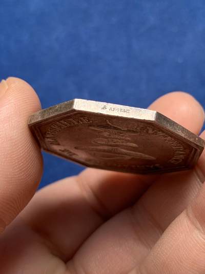 《竞宝斋》第420场 周日，周一，周二  3场连拍 （全场包邮） 法国菲利普一世头像马赛卫生管理八角银章(油灯蛇)，36MM，19.08克，船首边铭，此状态非常难得。