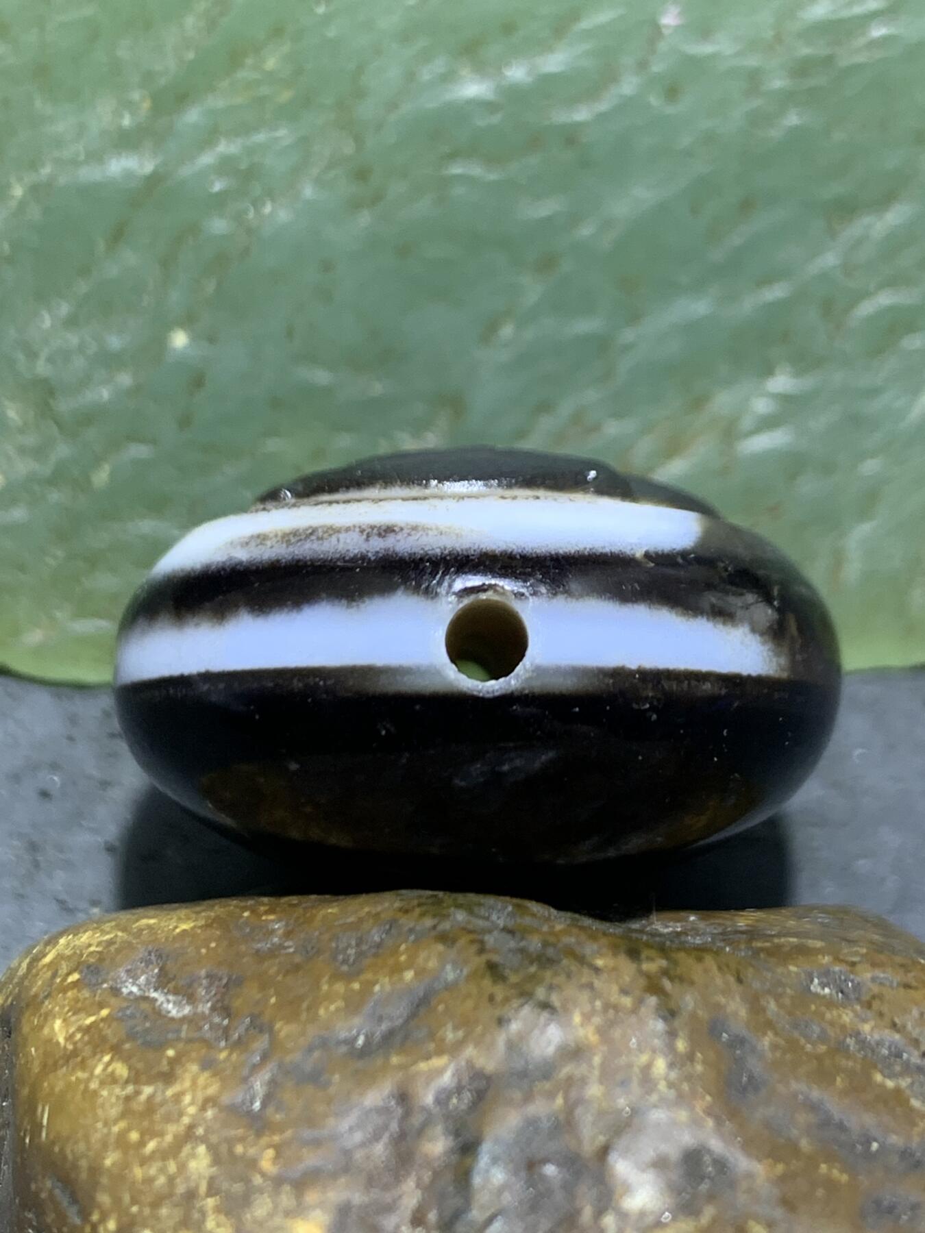 精品药师玛瑙手工雕刻仿古龙板珠（背云）一颗