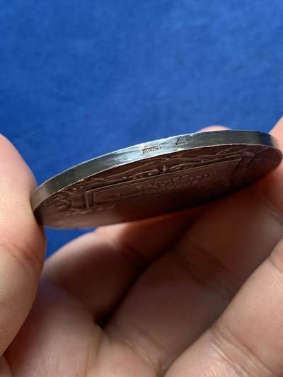 《竞宝斋》第420场 周日，周一，周二  3场连拍 （全场包邮） 名家名作 法国网球镀银铜章 50.6克 49.7mm 三角铜标