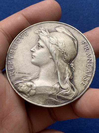 《竞宝斋》第420场 周日，周一，周二  3场连拍 （全场包邮） 名家罗蒂作 波利尼亚克亲王颁发法国曼恩-卢瓦尔省议员镀银铜章 56.3克 50.8mm 三角铜标 带盒