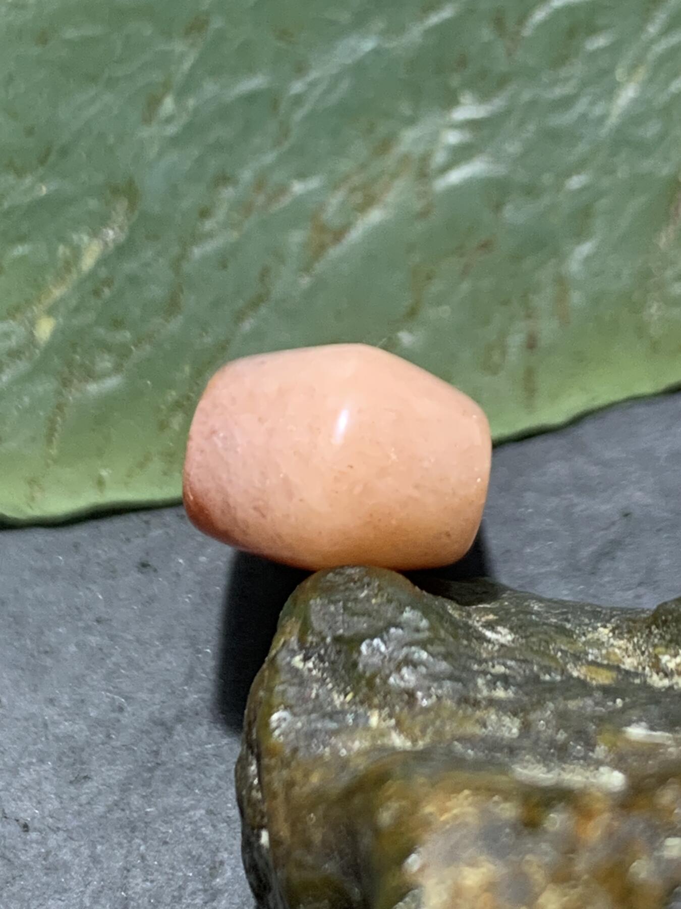 精美高玉化金丝玉一体鲨鱼鳍佛头三通一个，