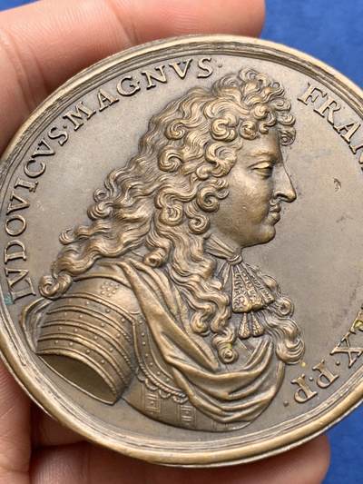 《竞宝斋》第420场 周日，周一，周二  3场连拍 （全场包邮） 法国路易十四马达加斯加殖民纪念铜章 丰饶角铜标 107.6克 61.8mm 丰饶角铜标