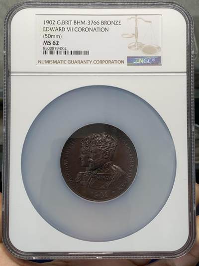 《竞宝斋》第420场 周日，周一，周二  3场连拍 （全场包邮） - NGC MS62 英国1902年爱德华七世加冕大铜章，背纹章英国本士版，50mm，加大加厚盒。