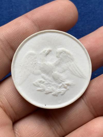 《竞宝斋》第420场 周日，周一，周二  3场连拍 （全场包邮） 三枚一组 德国陶瓷币章 歌德高浮雕+迈森滑雪+德紧10马克 细节见图