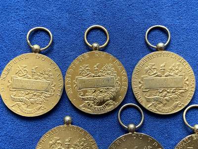 《竞宝斋》第420场 周日，周一，周二  3场连拍 （全场包邮） 六枚一组 法国银镀金功勋章 细节见图 总重约59克 26.6mm