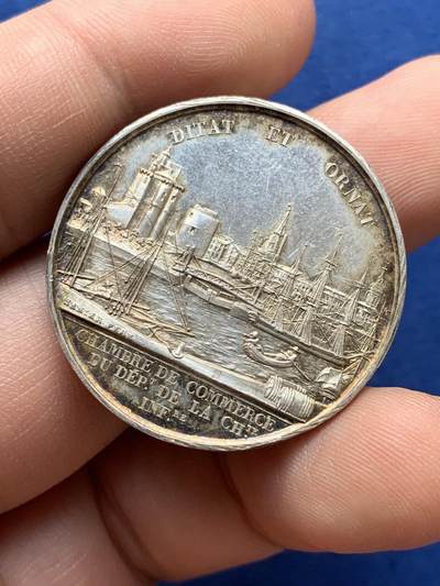 《竞宝斋》第420场 周日，周一，周二  3场连拍 （全场包邮） 原光法国拉谢罗尔商会港口景观纪念银章，手指AR边铭，32.8mm，17.15克。