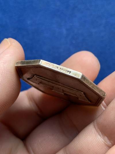 《竞宝斋》第420场 周日，周一，周二  3场连拍 （全场包邮） 法国城市人寿保险公司八角银质代币，城堡王冠图，丰饶角AR边铭，35mm，19.45克。