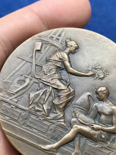 《竞宝斋》第420场 周日，周一，周二  3场连拍 （全场包邮） 奥奈苏布瓦帕克学校纪念铜章 67.3克 49.3mm 丰饶角铜标