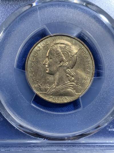 《竞宝斋》第420场 周日，周一，周二  3场连拍 （全场包邮） PCGS MS65 科摩罗1964年20法郎青铜币 两面转光