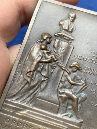 《竞宝斋》第420场 周日，周一，周二  3场连拍 （全场包邮） 法国奥古斯特·孔德方型纪念铜章 94克 50.6*71.8mm