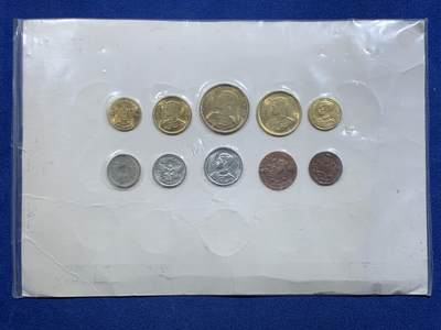 《竞宝斋》第420场 周日，周一，周二  3场连拍 （全场包邮） 册装泰国硬币，25枚，含有稀少的拉玛五世时期2阿特铜币。这一枚就百八十块了。还有多枚早期各种材质各种面值的硬币，七十到九十年代好品，早中晚期都有涵盖，不管是自己收藏还是拿来送人都非常合适。细节见图。