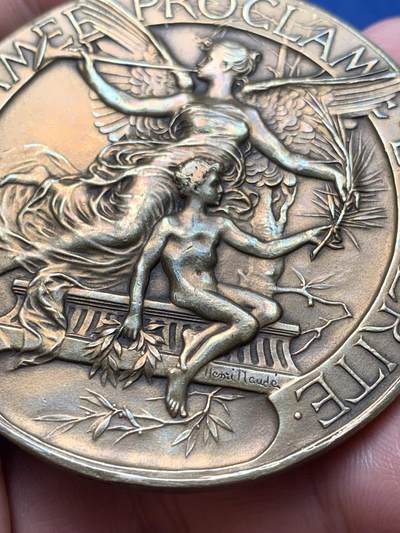 《竞宝斋》第420场 周日，周一，周二  3场连拍 （全场包邮） 巴黎展翼的荣耀女神纪念铜章 85.8克 56.8mm 三角铜标