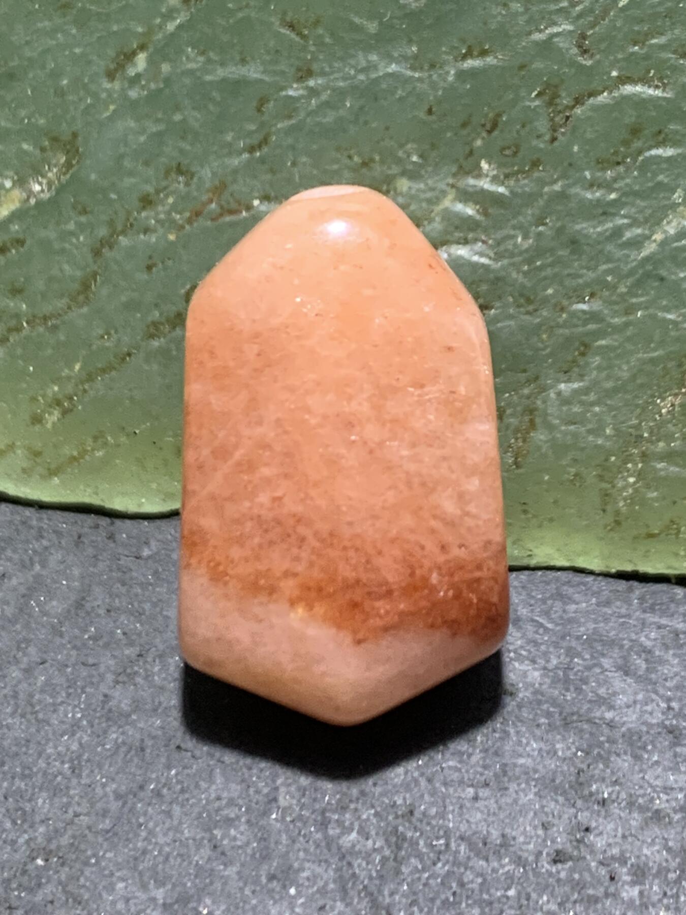 精美高玉化金丝玉一体鲨鱼鳍佛头三通一个，