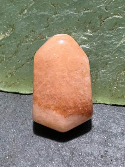 精美高玉化金丝玉一体鲨鱼鳍佛头三通一个， - 精美高玉化金丝玉一体鲨鱼鳍佛头三通一个，