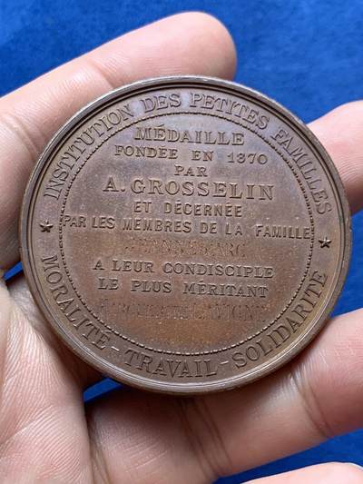 《竞宝斋》第420场 周日，周一，周二  3场连拍 （全场包邮） 法兰西奥古斯丁·格罗瑟兰《小家庭基金会》纪念铜章 59.25克 50.3mm 丰饶角铜标