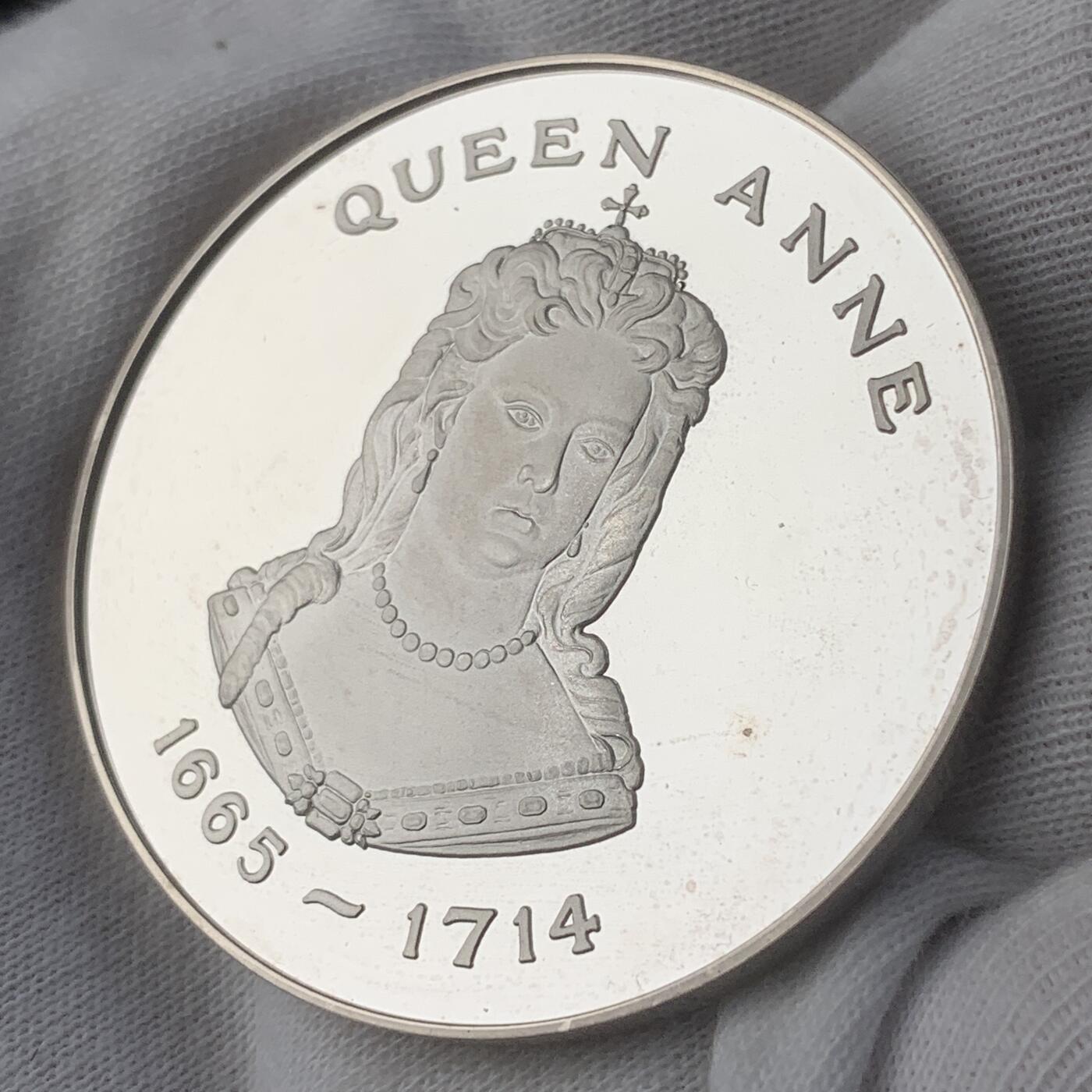 掌中浮雕-藏着的欧洲第036场 安妮女王（Anne of Great Britain，Anne Stuart，1665年2月6日—1714年8月1日），斯图亚特王朝的英国及爱尔兰女王银章，45mm，44g