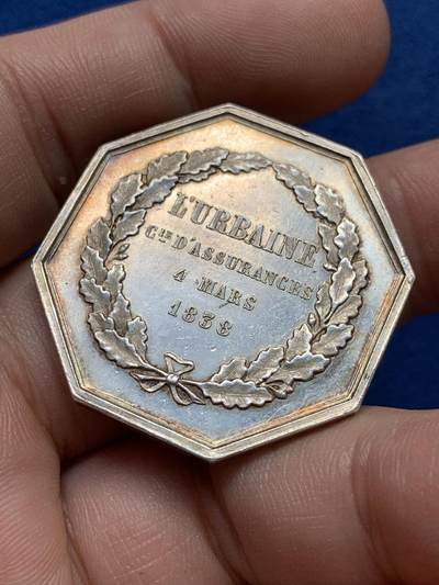 《竞宝斋》第420场 周日，周一，周二  3场连拍 （全场包邮） 法国城市人寿保险公司八角银质代币，城堡王冠图，丰饶角AR边铭，35mm，19.45克。