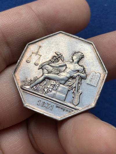 《竞宝斋》第420场 周日，周一，周二  3场连拍 （全场包邮） 法国商业贸易八角银质代币，墨丘利坐像，丰饶角AR边铭，31mm，16.25克。