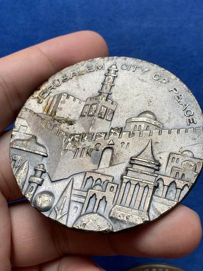 《竞宝斋》第420场 周日，周一，周二  3场连拍 （全场包邮） 三枚一组 外国铜章 总重约340.1克 59-69.8mm