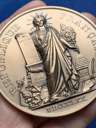 《竞宝斋》第420场 周日，周一，周二  3场连拍 （全场包邮） 法兰西权力女神像纪念铜章 180.6克 69mm