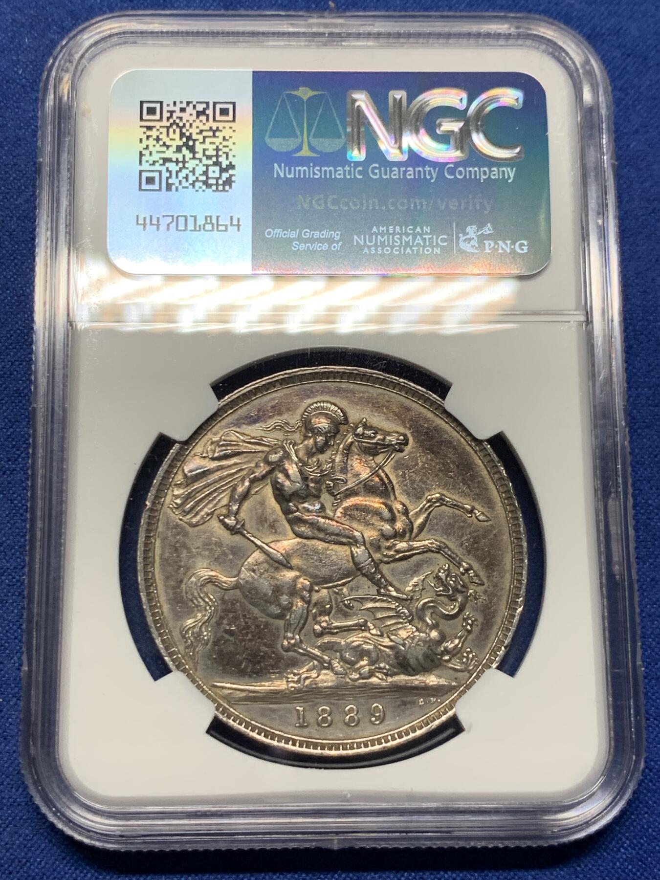 《竞宝斋》第420场 周日，周一，周二  3场连拍 （全场包邮） NGC AUD 英国1889年维多利亚高冠马剑克朗银币