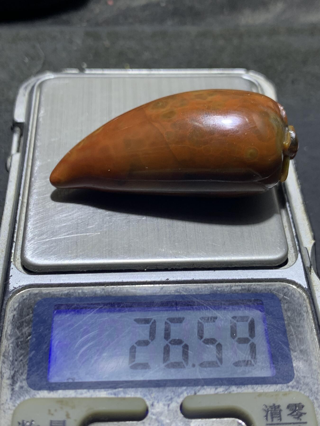 精美战国红玛瑙手工雕刻辣椒吊坠一个，