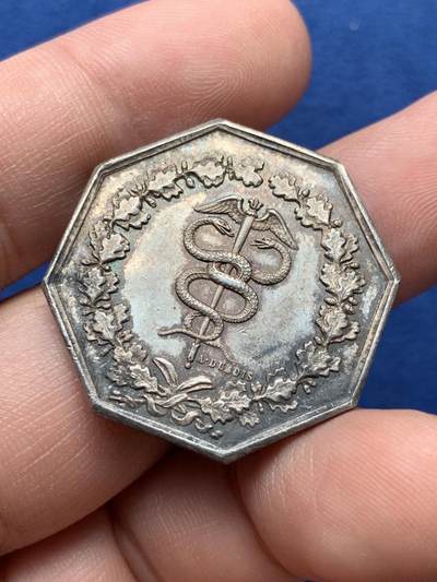 《竞宝斋》第420场 周日，周一，周二  3场连拍 （全场包邮） 法国克莱蒙特商业八角银质代币，30.5MM，12.1克，手指边铭。