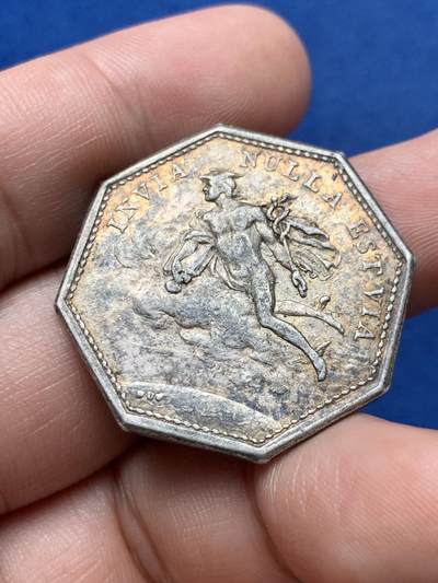 《竞宝斋》第420场 周日，周一，周二  3场连拍 （全场包邮） 法国邮政八角银质代币 32mm 12.85克 早期无边铭 双面深包浆 细节见图