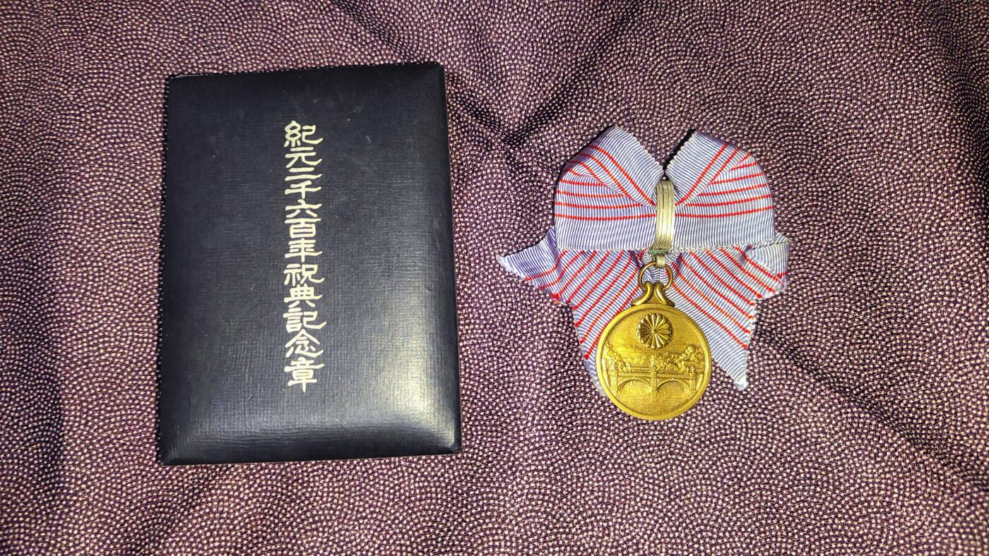 日本勋章杂项拍卖 极美品 女版纪元2600
