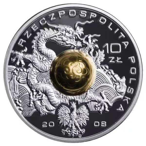 【币将精彩】世界钱币拍卖（2025-9-28） 波兰北京2008年奥运会纪念银币2枚 每枚面值10兹罗提，14.4克，一枚仿中国古钱中方孔，一枚镶嵌镀金球。