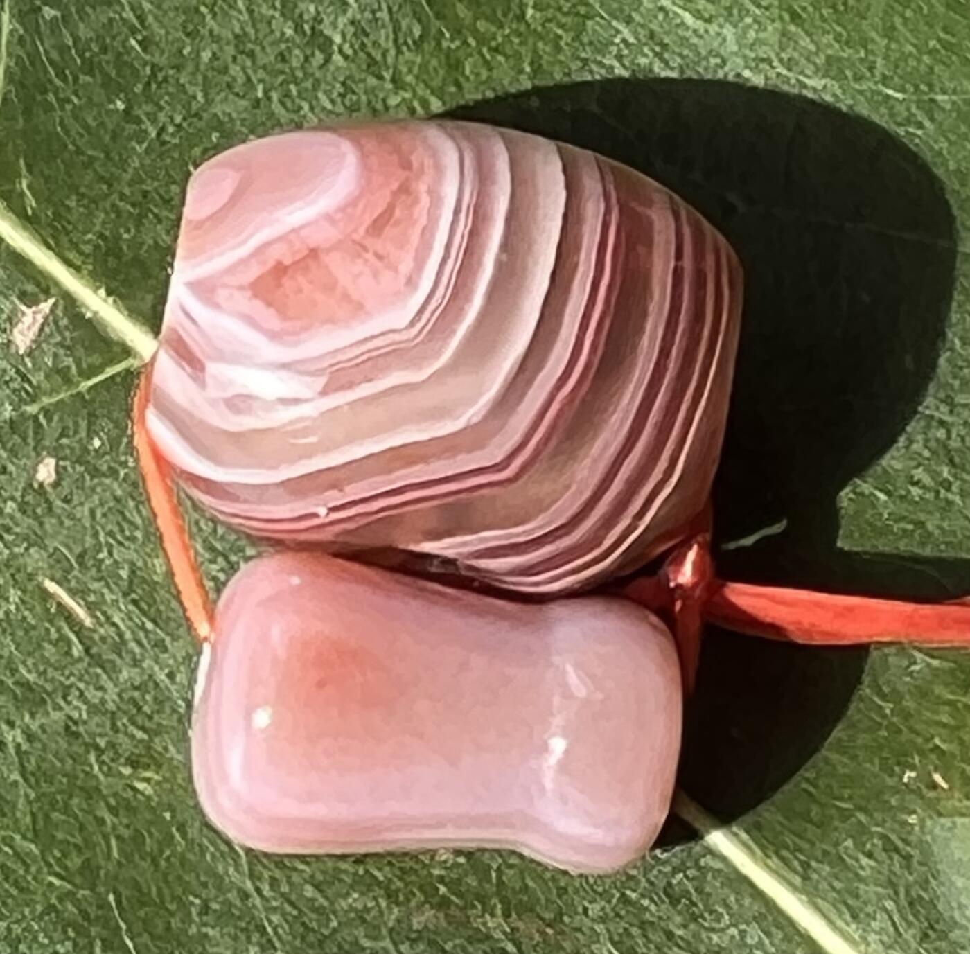 零元拍：南红玛瑙缠丝佛头三通，约5.3克，15.6/12/13，13/8MM，颜色以实物为准。