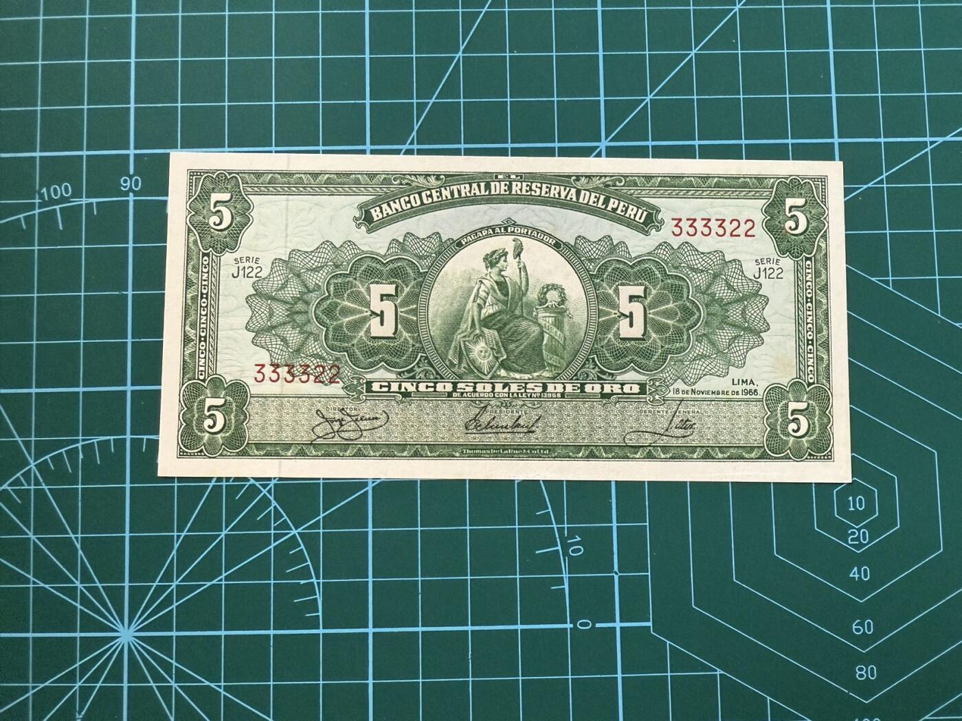 【炜奕收藏】，第四十五期 1966年秘鲁5索尔，UNC-品相，数二狮子头对子尾，有轻微黄斑