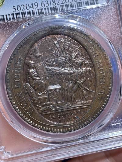 《竞宝斋》第420场 周日，周一，周二  3场连拍 （全场包邮） PCGS MS63BN 法国1792年大革命时期5索尔大铜币 ，由英国Soho造币厂受实业家莫奈龙三兄弟委托铸造，使用了当时最先进的蒸汽机工艺，在大规格的币面上再现了大革命的波澜壮阔。