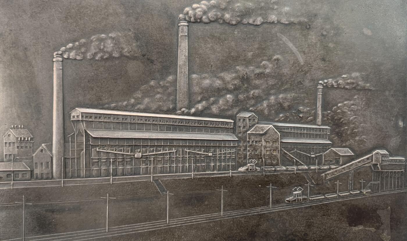 掌中浮雕-藏着的欧洲第036场 1929年伪满抚顺炭矿製油工场竣工纪念盒，盖体银制（盒盖重190g，166mm*119mm），总重697g