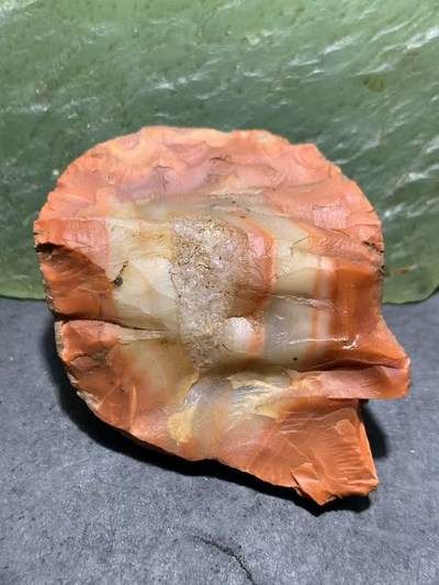 精美铁皮开窗料红白冰飘心南红玛瑙原石一颗 - 精美铁皮开窗料红白冰飘心南红玛瑙原石一颗