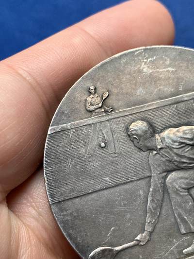 《竞宝斋》第420场 周日，周一，周二  3场连拍 （全场包邮） 名家名作 法国网球镀银铜章 50.6克 49.7mm 三角铜标