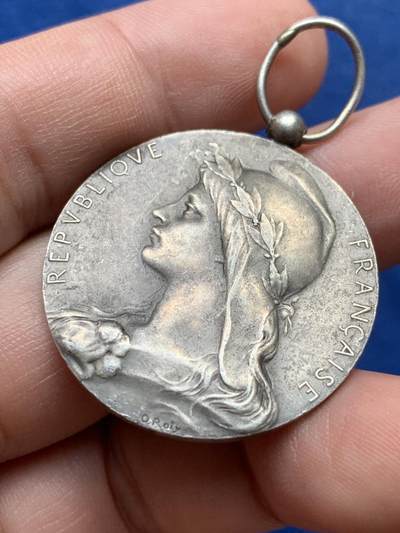 《竞宝斋》第420场 周日，周一，周二  3场连拍 （全场包邮） 玛丽安娜女神银质奖章 15.9克 32.8mm 丰饶角1