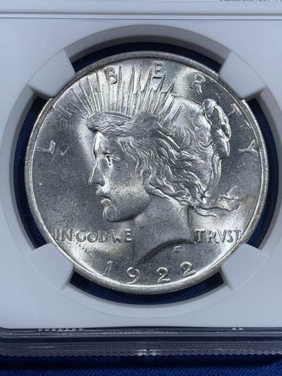 《竞宝斋》第420场 周日，周一，周二  3场连拍 （全场包邮） NGC MS62 美国1922年和平银币，币面干净利落，非常漂亮。