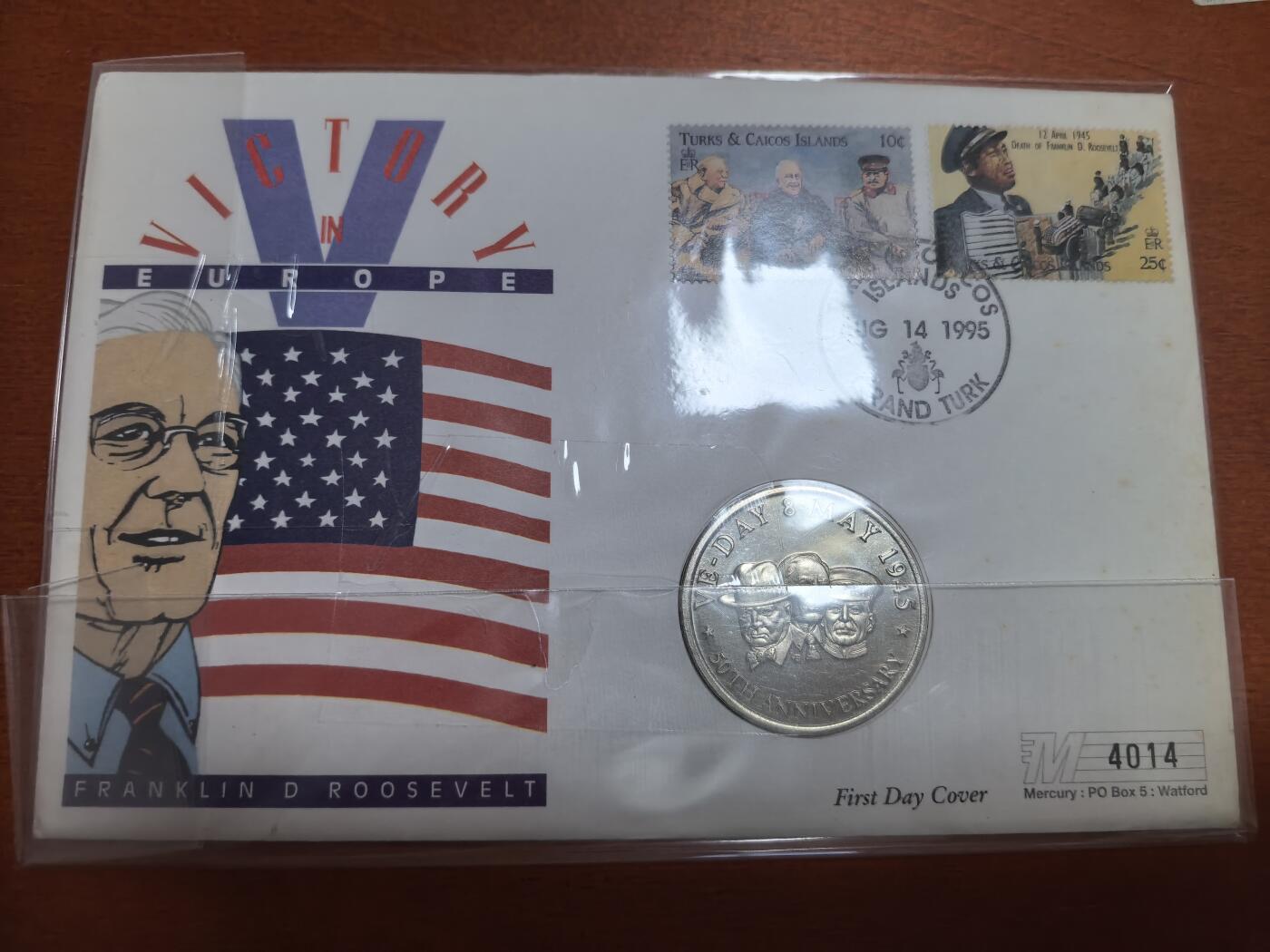长老汇蛇年精选第五十一场拍卖 1995特克斯群岛欧洲胜利日50周年邮币封首日封，含1枚三巨头5克朗铜镍币