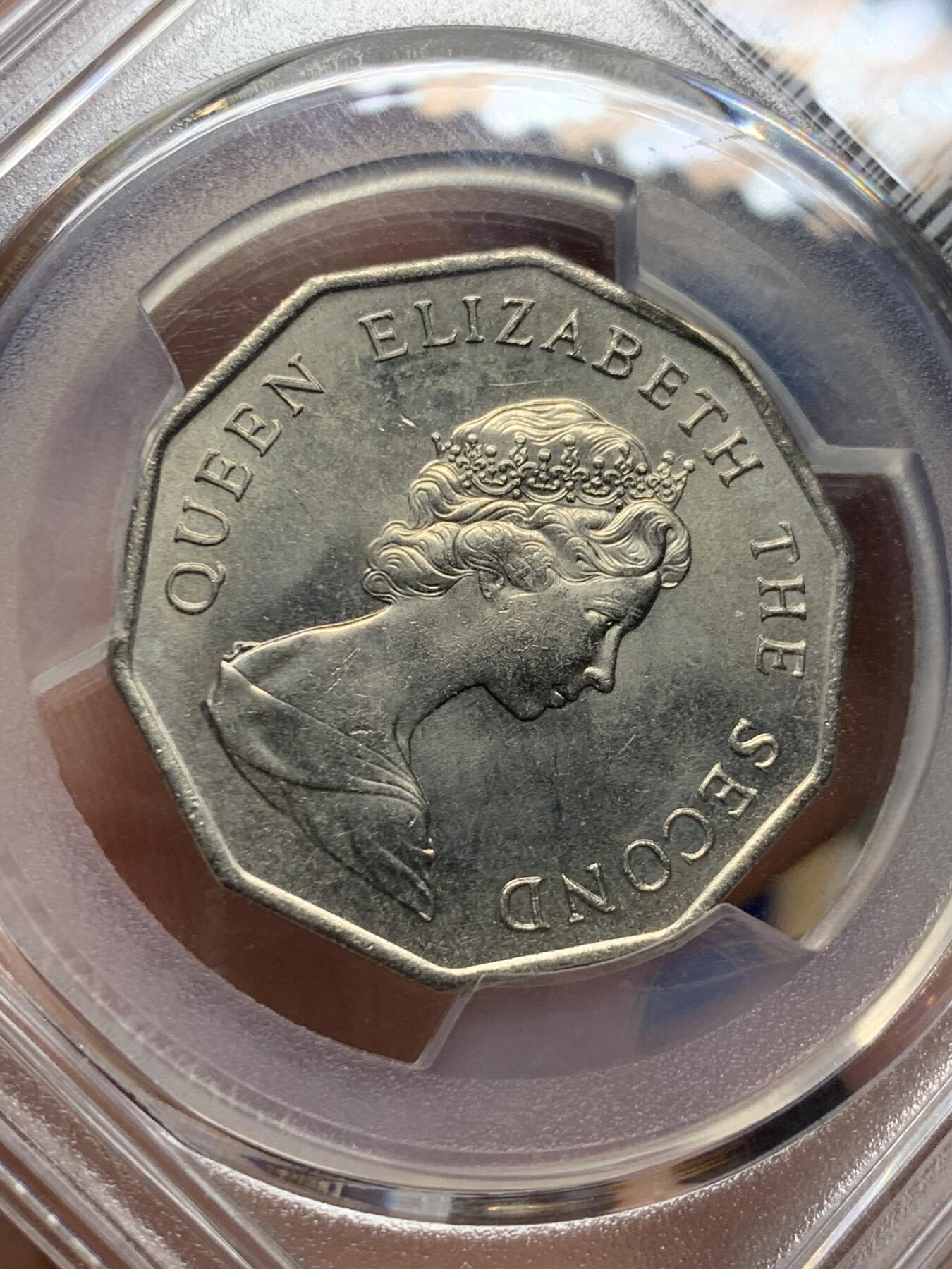 《竞宝斋》第421场 周日，周一，周二  3场连拍 （全场包邮） PCGS MS65 香港1976年花冠女王多边形伍圆 仅铸造三个年份 少见高分