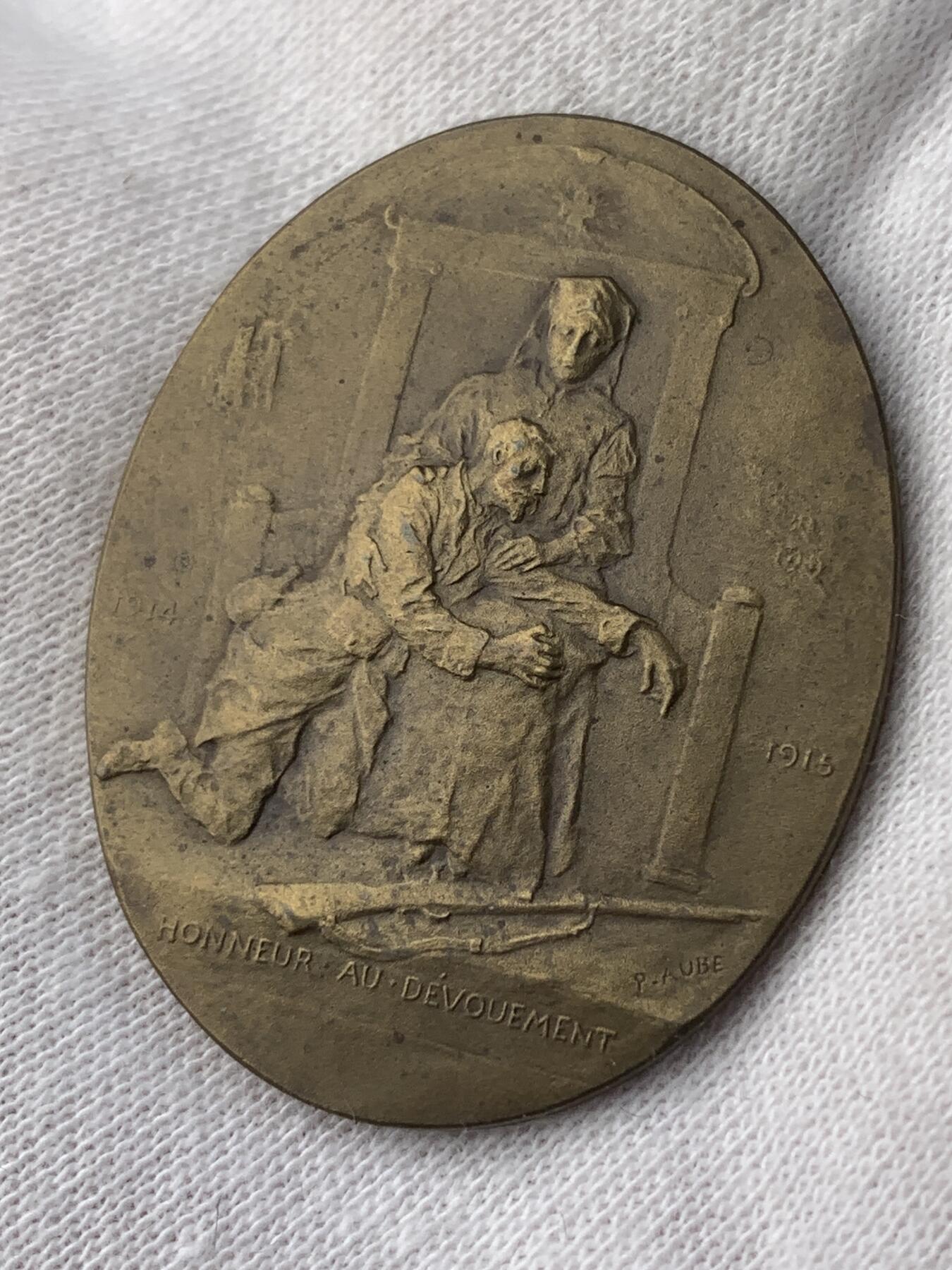 掌中浮雕-藏着的欧洲第036场 1915年一战法国奉献荣誉奖章  ，28 X 35mm
