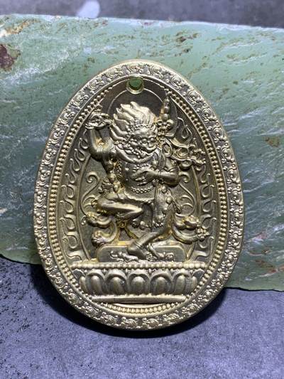 精美黄铜狮面空行母护身牌一个， 精美黄铜狮面空行母护身牌一个，