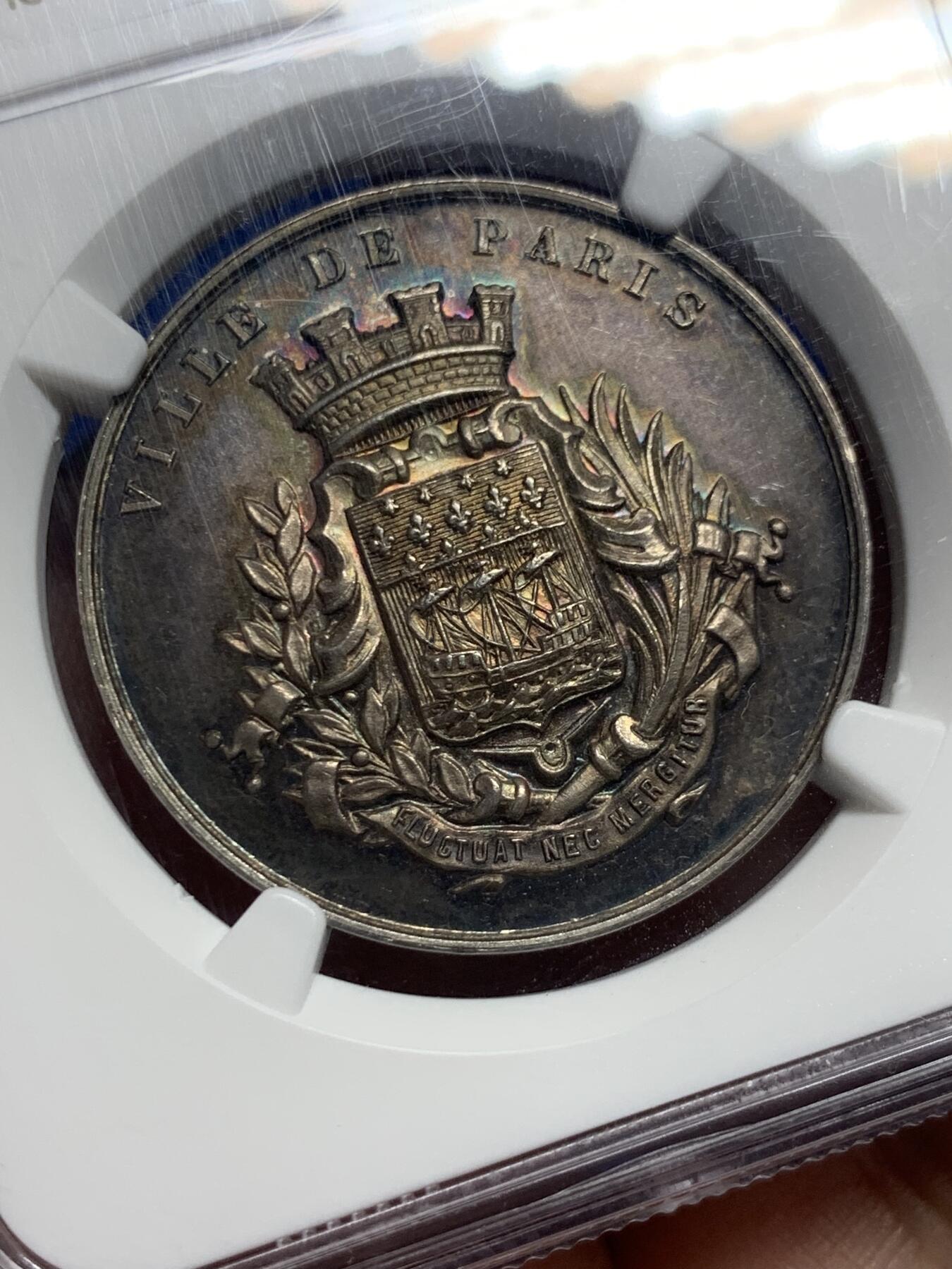《竞宝斋》第421场 周日，周一，周二  3场连拍 （全场包邮） NGC MS62 法国 1892年 银章 巴黎学校毕业纪念章，为第十区学校基金会颁发，正面为巴黎市徽，五彩斑斓，状态极佳。