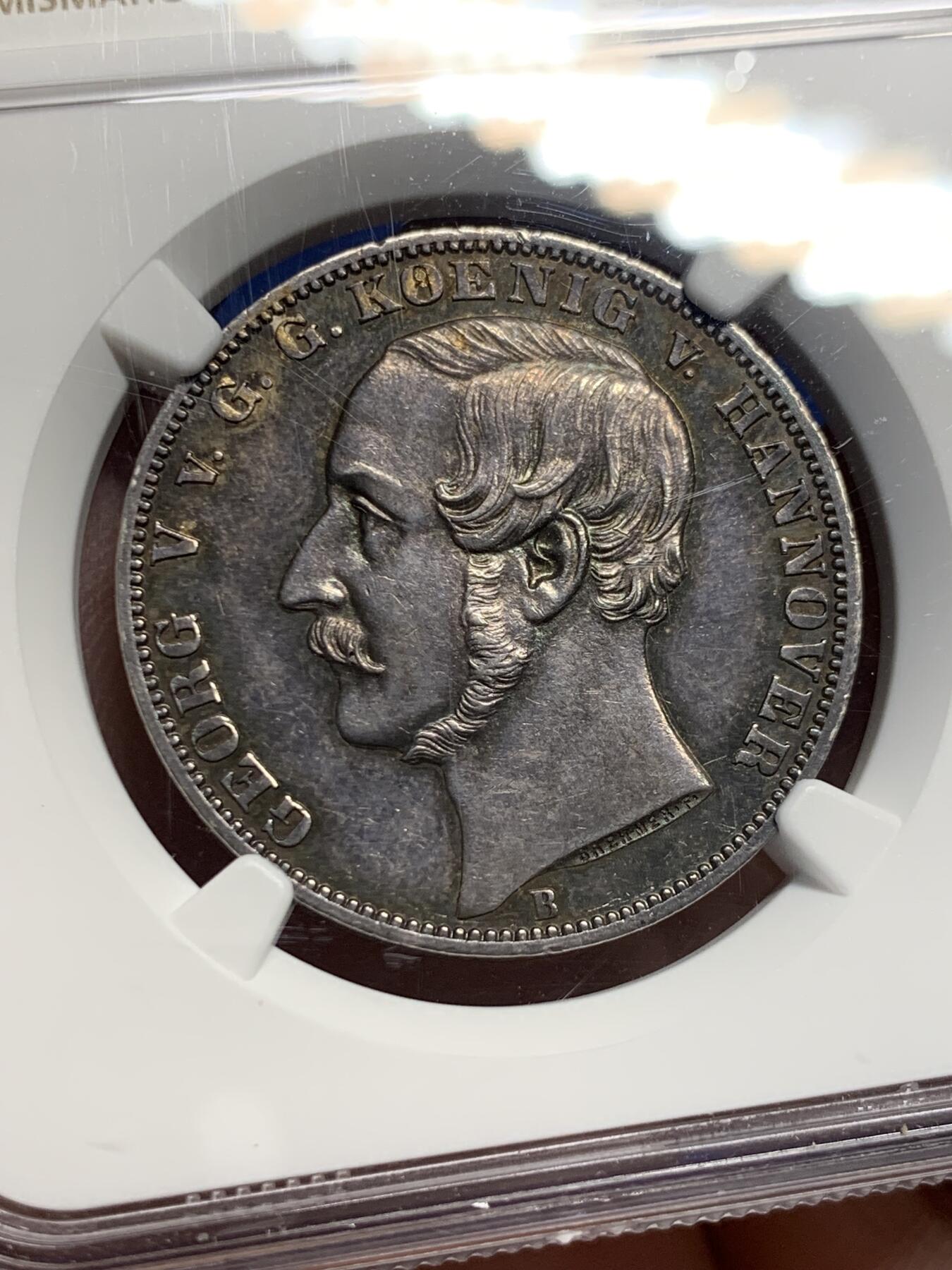 《竞宝斋》第421场 周日，周一，周二  3场连拍 （全场包邮） NGC MS62 德国 1865年 汉诺威 名誉品 橡树泰勒 细节状态好 原味带彩包浆 值得收藏